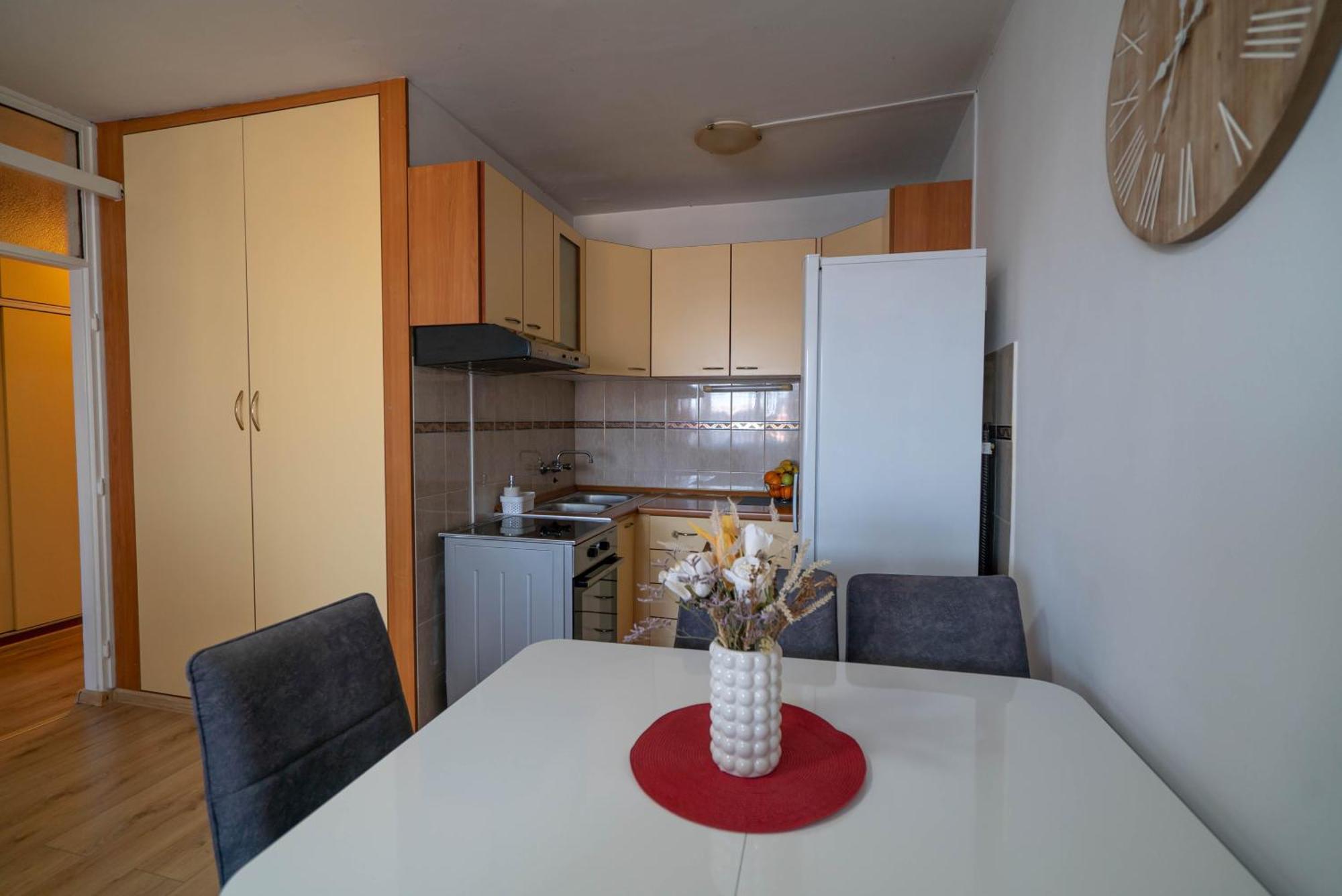 Tonka Apartment *